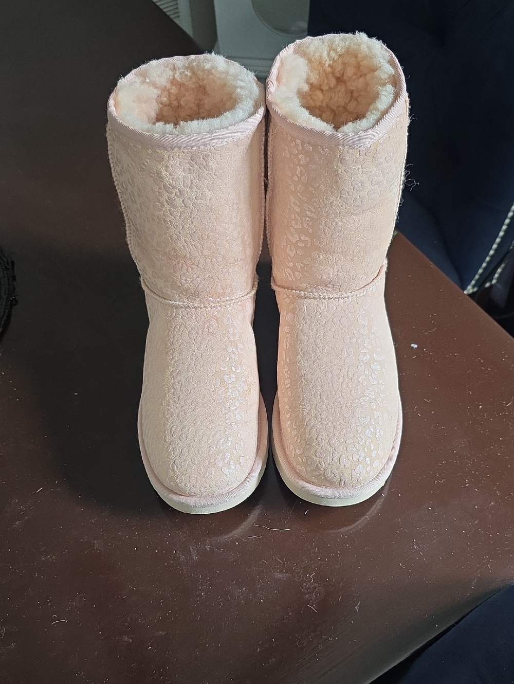 UGG CLASSIC PINK SNOW LEOPARD METTALIC SZ 9